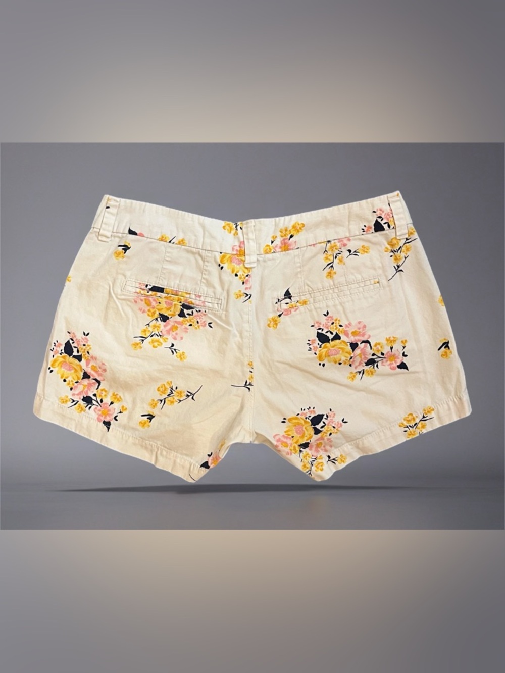 💐 Old Navy Mini Shorts~Women's Sz 0~White w/ Bright Floral Pattern~Low-Rise - Picture 2 of 7